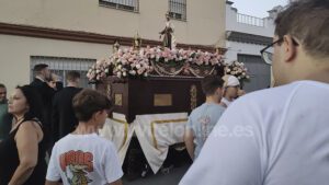 La Virgen del Carmen realiza su salida procesional anual por las calles de la barriada