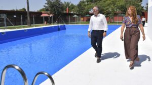 Los Palacios y Villafranca prepara sus piscinas municipales para abrir el 1 de julio