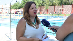 Las piscinas municipales de Los Palacios finalizan sus cursos de natación de julio con 600 inscritos