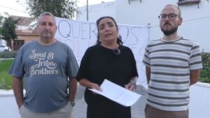 Vecinos de La Gordilla, La Fontanilla y Los Dolores recogen firmas para reclamar soluciones hacia la fábrica “La Utrerana”