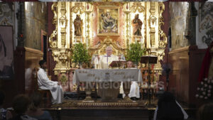 La misa en homenaje a Santa Ángela de la Cruz se celebró con una gran acogida de fieles y telespectadores