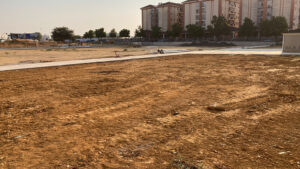 El PSOE de Utrera critica la paralización de las obras en el campo de fútbol de Campoverde