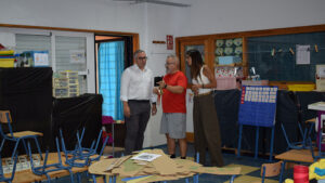 El Ayuntamiento de Los Palacios comienza con los trabajos de limpieza y mantenimiento de los centros escolares