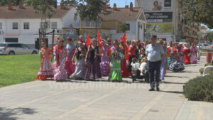 El grupo “Amigas de Utrera” realiza el VI Encuentro de Mujeres Vestidas de Flamenca