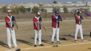 El colectivo nicaragüense de Utrera invierte 9.000 euros en mejorar su campo de sóftbol sin ayudas municipales
