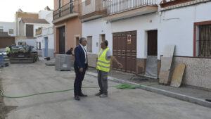 El Ayuntamiento de Los Palacios y Villafranca ejecuta obras de mejora en la calle Pío Baroja