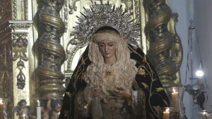 La Virgen de las Angustias recorrió Utrera en un solemne rosario vespertino extraordinario