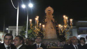 La Virgen de las Angustias recorrió Utrera en un solemne rosario vespertino extraordinario