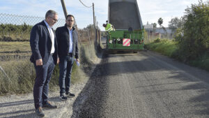 El Ayuntamiento de Los Palacios ejecuta un nuevo proyecto de arreglo de caminos rurales con riego asfáltico