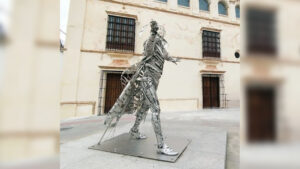 El Ayuntamiento reubicará la escultura del Abate Marchena y mejorará el entorno de Casa Surga