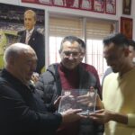 La Peña Sevillista ‘Joaquín Caparrós’ homenajea al futbolista utrerano Álvaro García