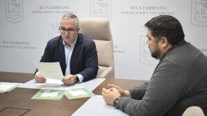 Los Palacios recoge firmas para que la Junta de Andalucía cumpla sus compromisos en materia educativa