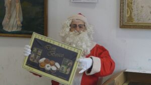 El Comedor Social ‘El Resucitado’ vive una emotiva Nochebuena con la visita de Papá Noel