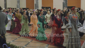 Éxito de asistencia en el Desfile de Moda Flamenca en la Basílica María Auxiliadora a pesar del mal temporal