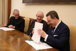 La Facultad de Teología de Sevilla y Caja Rural de Utrera firman un acuerdo para impulsar la difusión cultural