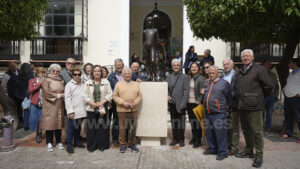 Utrera rinde homenaje a Salvador García con la inauguración de la nueva ubicación de “La Niña del Aro”