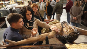La ONCE impulsa en Utrera una experiencia inclusiva para ‘ver’ con las manos al Cristo del Perdón