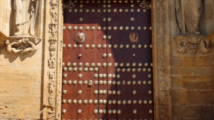 Finaliza la restauración íntegra la Puerta del Perdón de la Parroquia de Santa María de la Mesa
