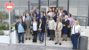 Juanma Moreno destaca el crecimiento de Los Molares tras duplicar su escuela infantil
