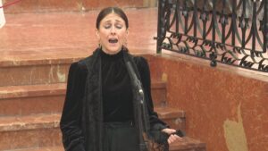 Sofía Fernández lleva la voz de Utrera a la XIII Exaltación de la Saeta celebrada en Écija