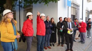 El delegado territorial de Vivienda, Francisco Juárez, visita las obras de San Carlos Borromeo en Utrera