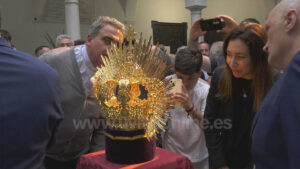 La Hermandad de Jesús Nazareno desvela la corona de la Virgen de las Angustias en el Ayuntamiento de Utrera