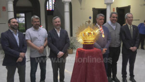 La Hermandad de Jesús Nazareno desvela la corona de la Virgen de las Angustias en el Ayuntamiento de Utrera