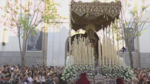 El Cristo del Amor y la Virgen de las Veredas protagonizan una multitudinaria tarde de Martes Santo en Utrera