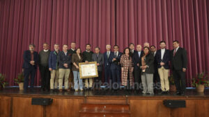 Utrera entrega la Medalla de Oro al Pueblo Gitano en un acto celebrado en el Teatro Municipal