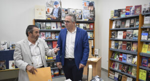 Los Palacios celebra el Día del Libro con una donación cultural histórica