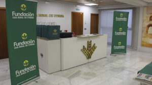 La Fundación Caja Rural de Utrera entrega a los centros escolares el material que ha protagonizado la IV edición de los Premios Educación