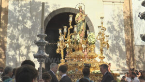 La procesión de María Auxiliadora puso el broche final a la semana grande salesiana
