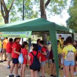 Más de 200 escolares de Utrera participan en el Arcoíris Humano