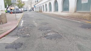 El Ayuntamiento inicia los trabajos de bacheo y mejora del pavimento en varios puntos de la ciudad afectados por la DANA