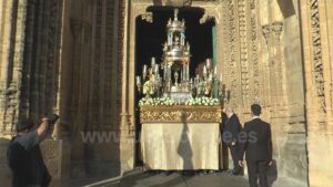 El Corpus Christi de Santiago el Mayor procesionó este domingo por las calles de Utrera