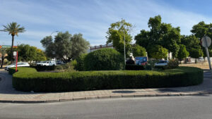 El Ayuntamiento intensifica las labores de limpieza y mantenimiento en polígonos industriales en Utrera