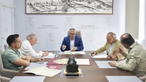 El Ayuntamiento de Los Palacios y Villafranca formaliza el convenio de mecenazgo para la edición facsímil del documento fundacional de la localidad