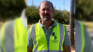 La Delegación de Parques y Jardines recupera una desbrozadora teledirigida para mejorar el mantenimiento de las zonas verdes