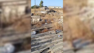 El PSOE de Utrera denuncia un vertido de fibrocemento junto al arroyo Calzas Anchas y reclama su retirada