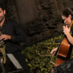 Manu Brazo y Rosa Gavare conquistan el Alcázar con un viaje musical por las danzas del mundo