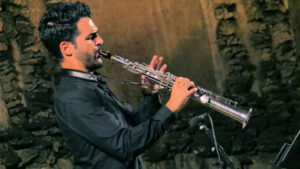 Manu Brazo y Rosa Gavare conquistan el Alcázar con un viaje musical por las danzas del mundo