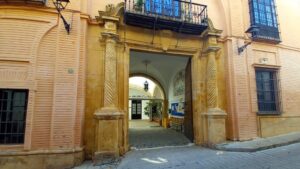 La Casa de la Cultura de Utrera expone durante esta semana la muestra “Donde el color cuenta historias”