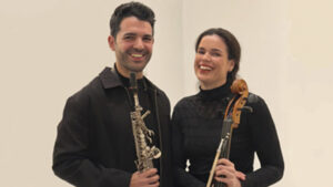 El saxofón de Manu Brazo y el violonchelo de Rosa Gavare se unen esta noche en “Danzas del mundo” dentro de las “Noches del Alcázar”