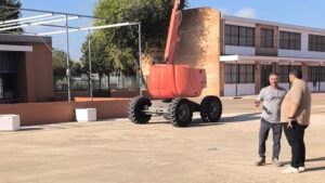 El Ayuntamiento de Los Palacios pone a punto los colegios públicos antes del inicio del curso
