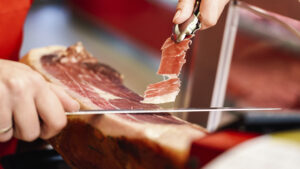 “La Saeta No Se Pierde” organiza este domingo un curso de corte de jamón y cata