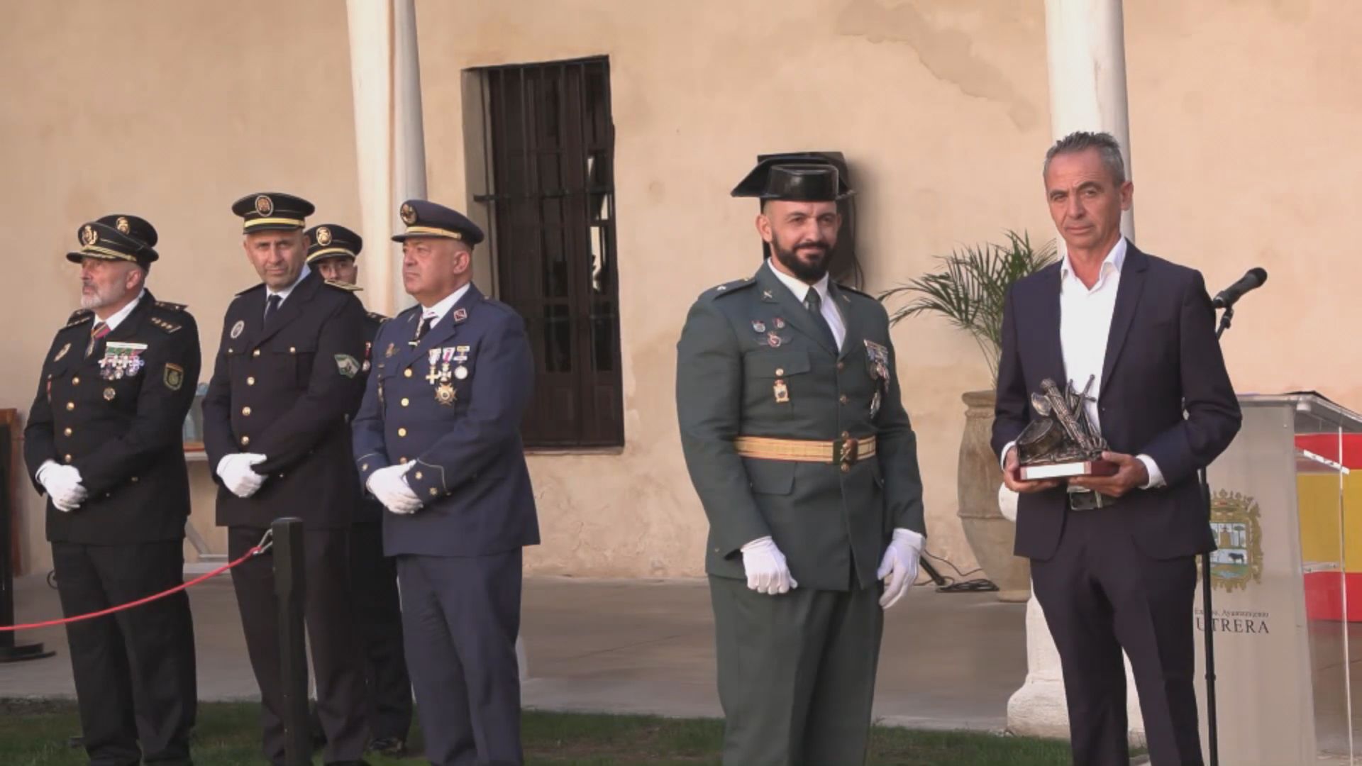 La Guardia Civil de Utrera homenajea a sus agentes y a la familia Sánchez-Noriega el día de la Virgen del Pilar