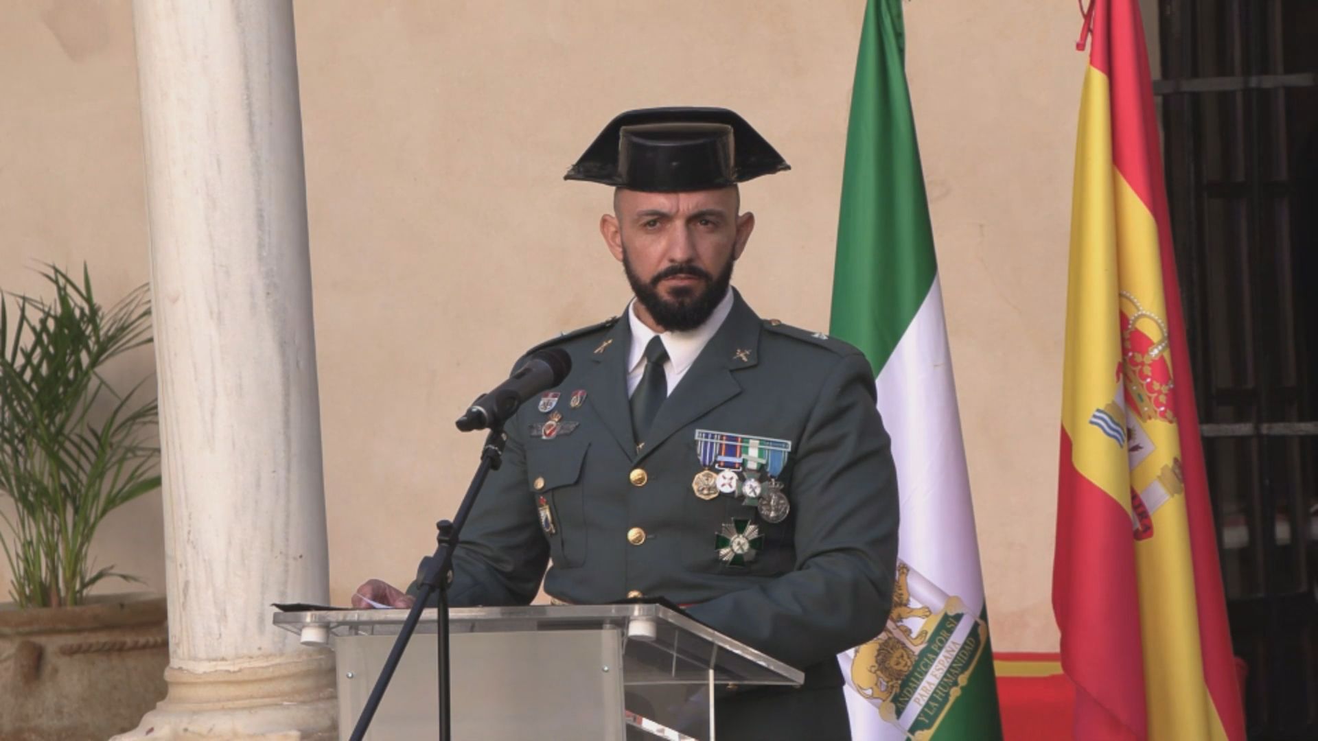 La Guardia Civil de Utrera homenajea a sus agentes y a la familia Sánchez-Noriega el día de la Virgen del Pilar