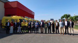 Antonio Sanz visita las instalaciones de Iturri para supervisar las ocho nuevas unidades móviles para emergencias fabricadas en Utrera