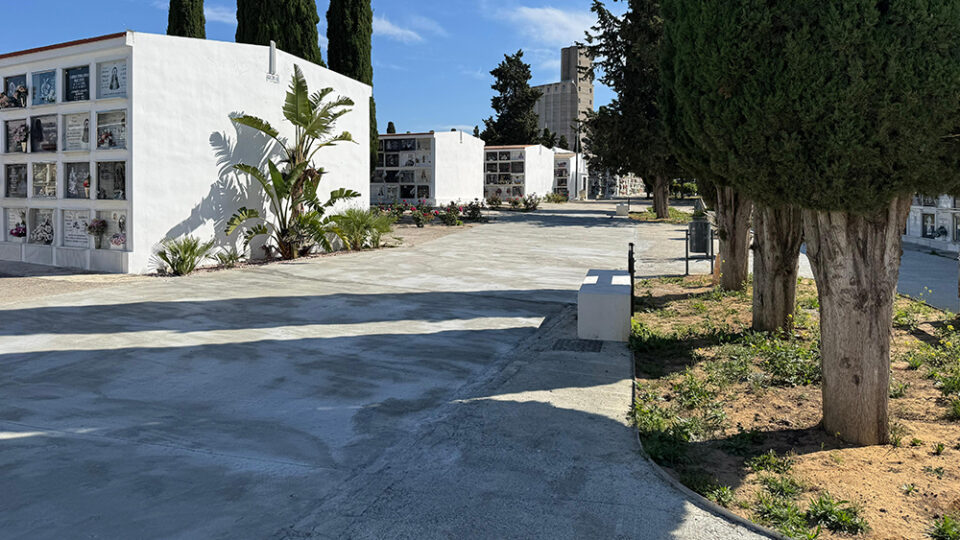 La delegada de Cementerio desmiente al PSOE de Utrera y garantiza la disponibilidad de nichos